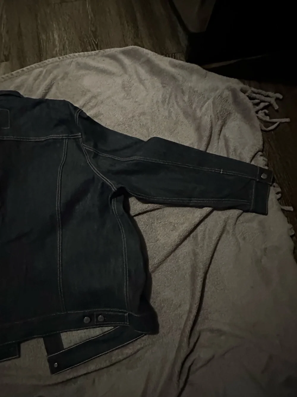 Vintage Levi's Indigo Denim Jacket with Contrast Stitching - Picture 5 of 5